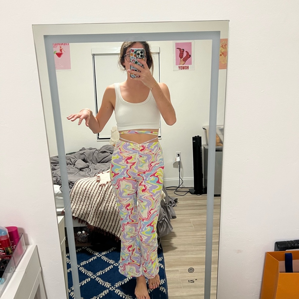 Soft pastel marbled flair pants